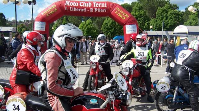 Motogiro d'Italia 2017, pit-stop della carovana a Viceno 