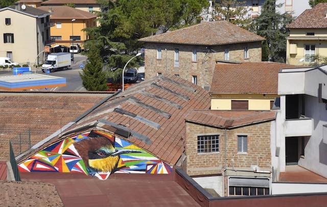 Sul timpano spunta "Il gruccione". L'arte di strada per migliorare il decoro urbano