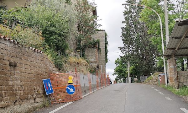 Al via il ripristino di tratti di muro dissestati. Importo dei lavori, 77.000 euro