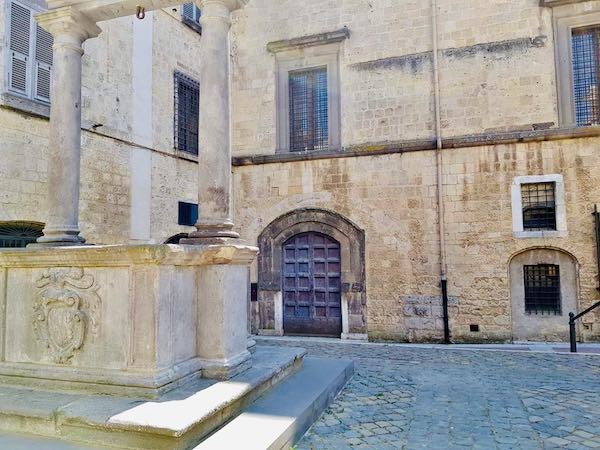 Uscita in Piazza Soderini per i visitatori del Museo Nazionale Etrusco
