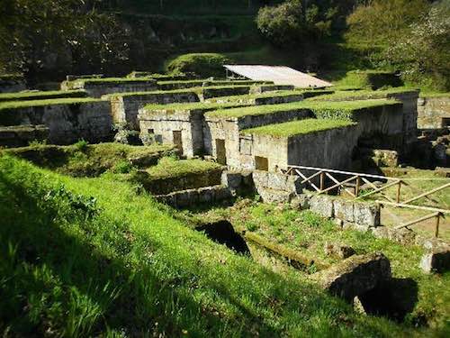 Visite guidate estive alla Necropoli di Crocifisso del Tufo