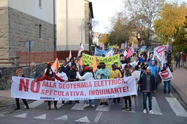 In 400 alla manifestazione per dare un futuro diverso all'Amiata