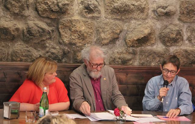 Sotto l'albero con Susanna Tamaro, l'A.Ge. fa festa nel Paese delle Rose