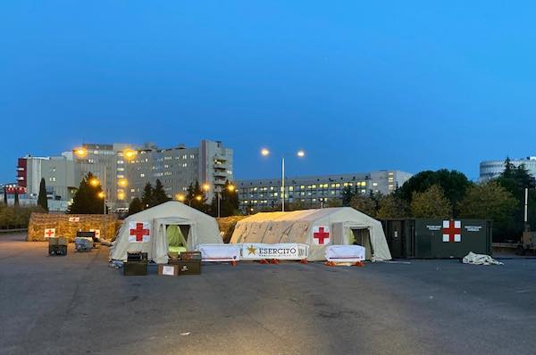 Covid-19, l'ospedale da campo è pronto ad ospitare i primi pazienti