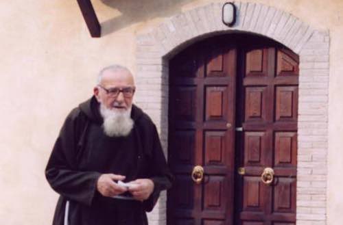 Il vescovo presiede la cerimonia di apertura della causa di beatificazione di Padre Chiti