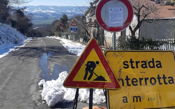 Frana nella parte iniziale, Strada Comunale Paladina chiusa