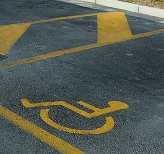 "Hai davvero diritto a parcheggiare qui?". Seconda fase della campagna su parcheggi per disabili