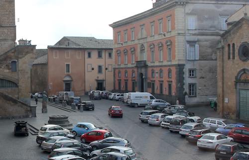 Piazza del Popolo, parcheggi a disco orario non più a pagamento