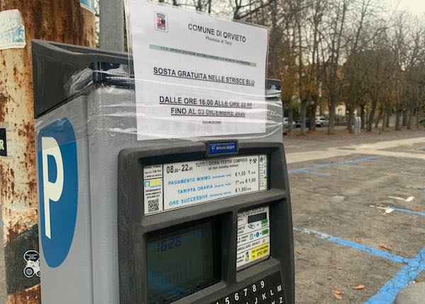 "Parcheggi gratuiti solo dalle 16 alle 22". Liste d'attesa per la sosta al coperto