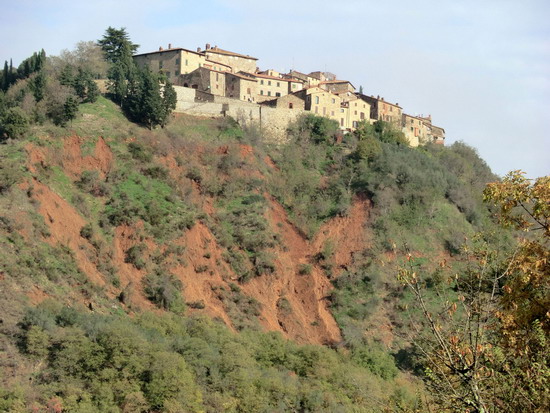 Frana il versante Sud di Parrano. Preoccupazione del sindaco Tarparelli