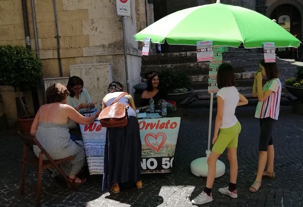 "Cittadini Attivi Orvieto". Raccolta firme contro il 5G in Piazza della Repubblica