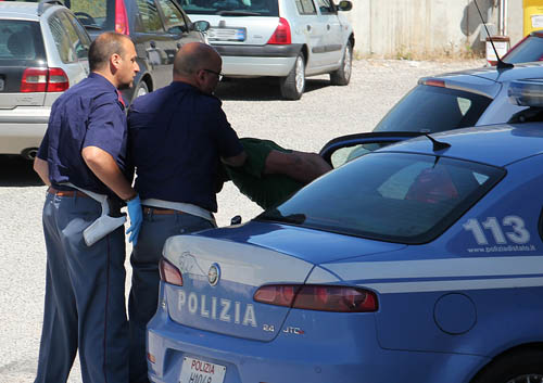 Traffico internazionale di armi. La polizia arresta un pericoloso latitante