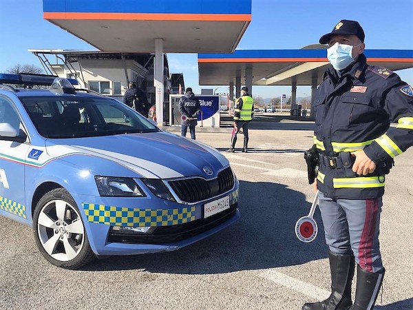 Quarantenne denunciato dalla Polizia Stradale per simulazione di reato