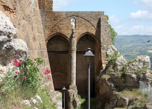 Giro delle Porte nell'Orvieto Medievale. Trekking urbano con la Polisportiva Castel Viscardo