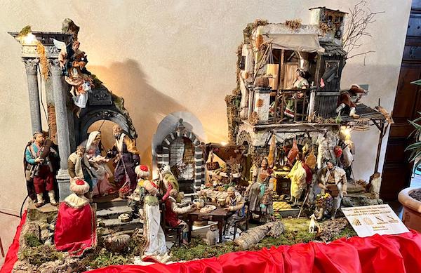 Allestito a Palazzo Donini il Presepe donato dalla Regione Campania