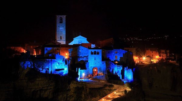 Natività solidale in una piccola Betlemme sospesa sulla Valle dei Calanchi