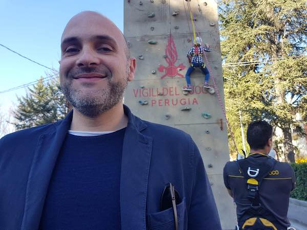 "Stipendi come Polizia e Carabinieri per i Vigili del Fuoco"