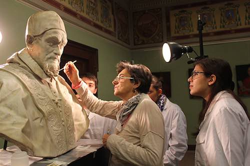Gli studenti dell'Università della Tuscia restaurano il busto di Innocenzo X e lo Stemma in Travertino di Gregorio XIII