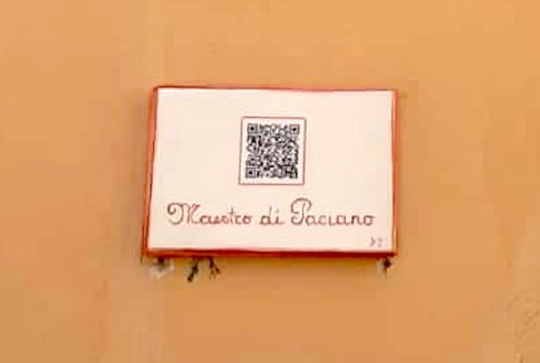 Completata l'installazione di piastrelle in ceramica dotate di QR Code in tutto il centro storico