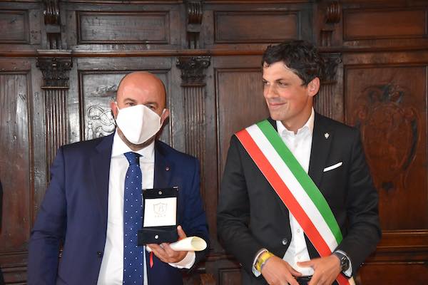 Avis iscritta all'Albo d'Oro del Comune. "Onorificenza da dividere con 22.700 donatori"