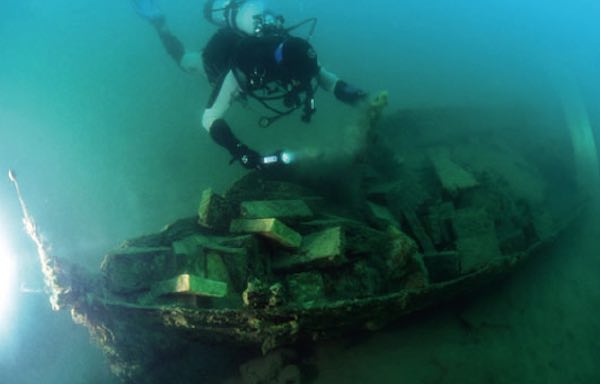 "Antiche barche e vecchi aerei. Relitti di ieri e di oggi nel Lago di Bolsena"