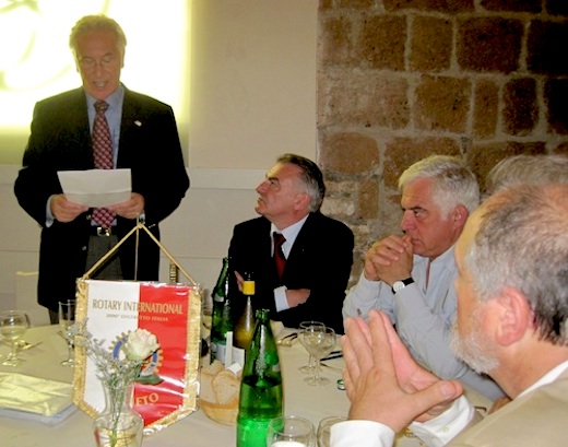 Passaggio della campana al Rotary club Orvieto. Bernd Balda nuovo Presidente