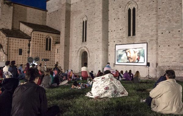 Film all'aperto, convivialit&agrave; in sicurezza. Dalla Sagra del Cinema un invito per ripartire