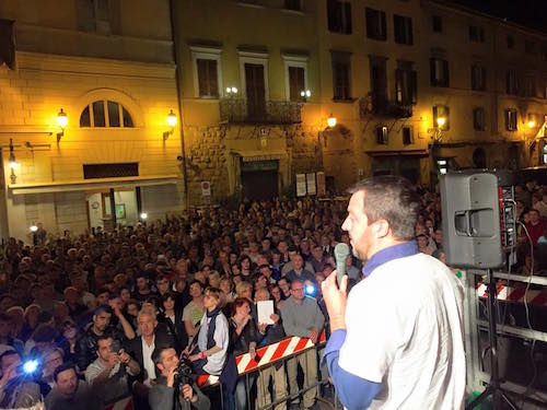 Matteo Salvini torna in Piazza della Repubblica