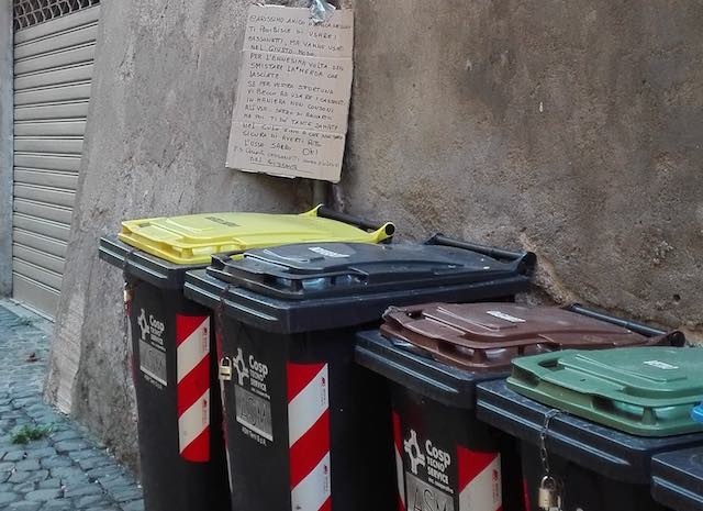 Persiste il problema della sporcizia nelle strade, ma i cittadini non ci stanno