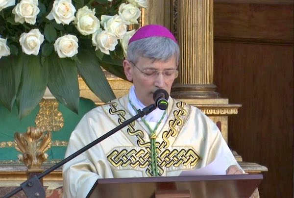 Prima celebrazione a Todi per il vescovo. "La fede si misura sulla bilancia della carità"