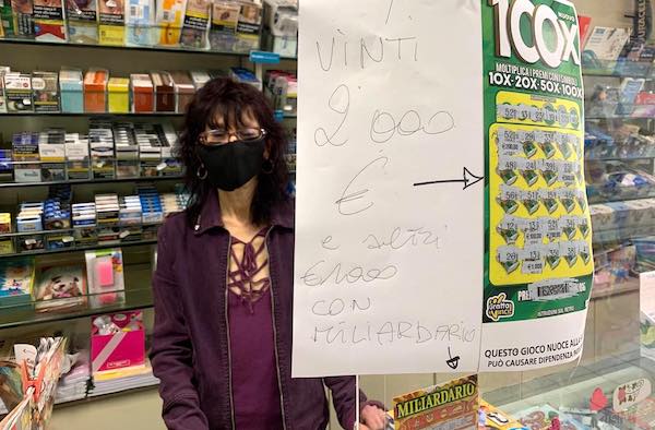 Doppia vincita a distanza di poche ore. Vinti 3.000 euro al gratta e vinci