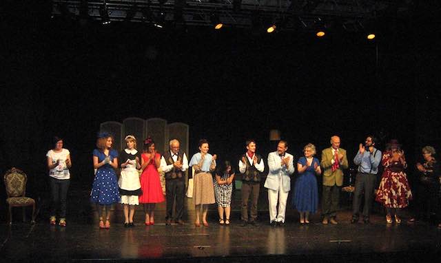 Sul palco del Teatro Secci, gli attori de "Il Siparietto" portano in scena "Liolà"
