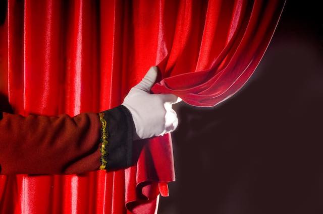 "La Piazzetta" porta in scena la commedia "Purga e Cioccolato"