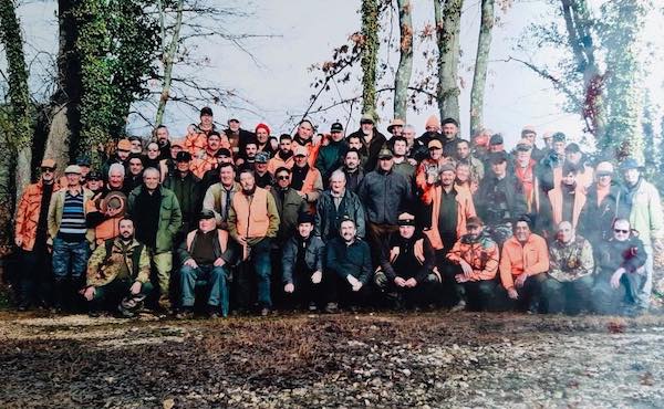 La squadra di caccia al cinghiale dona 1000 euro
