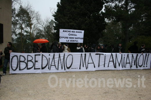 "Obbediamo ... ma ti amiamo". Padre Giovanni lascia la Diocesi, ma la Diocesi non lo dimenticherà