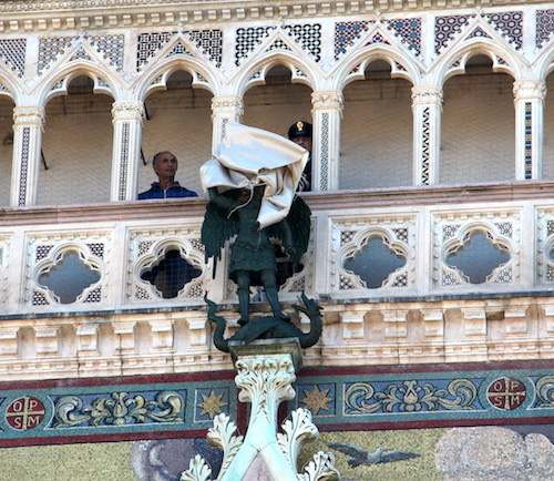 Arte accessibile in Duomo e al Museo Modo. Modello tattile di S.Michele e il drago