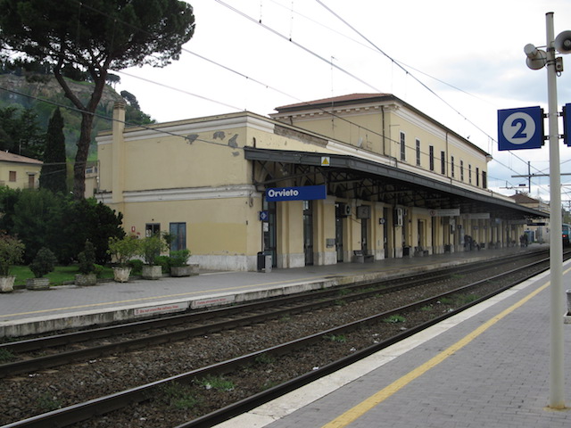 "Orvieto sempre più distante da Roma". Sacripanti chiede conto della soppressione dei treni