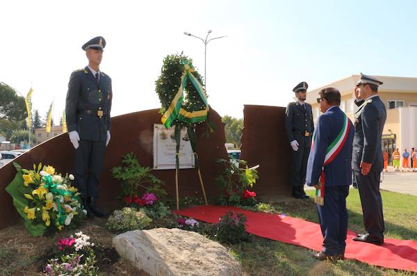 Intitolati largo e stele alla memoria del finanziere Luigino Cosimi