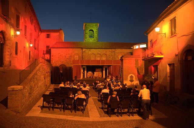 Il Festival di Teatro Amatoriale "Stella d'Oro" alza il sipario sulla ventesima edizione