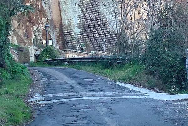 Strada della Fontana del Leone chiusa al traffico dal 3 maggio al 30 giugno per lavori alla linea elettrica