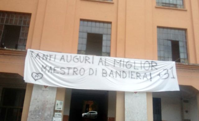Festa a sorpresa per Mirko Grillo. "Tanti auguri al miglior maestro di bandiera!"