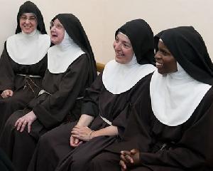 Da sei anni l'orvietana Suor Cristina è badessa del convento delle Clarisse di Gerusalemme, con lei la suora che ha visto 8 Papi