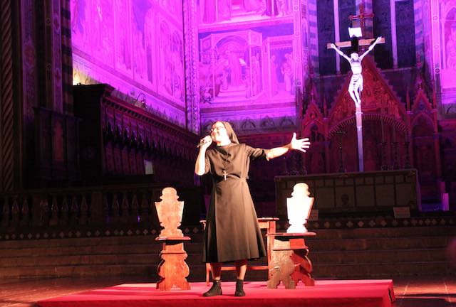 "Ho un dono, ve lo dono". La testimonianza musicale di Suor Cristina incanta il Duomo