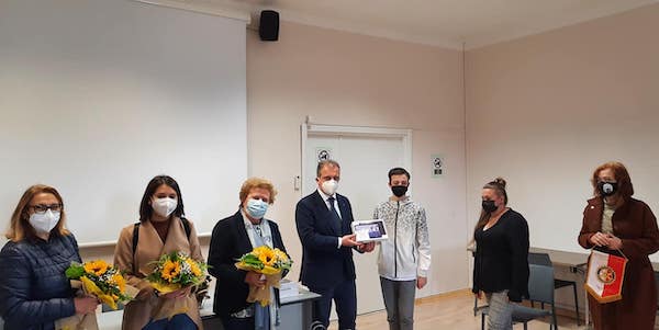 Il Rotary Club consegna i tablet all'Istituto "Bruno Marchino"
