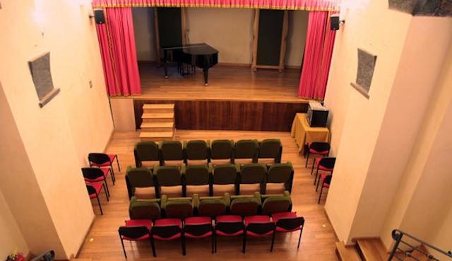 Poesia e musica al Piccolo Teatro Cavour con il recital dell'Accademia Barbanera 