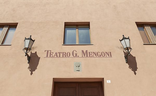Al Teatro Mengoni espone l'artista Laura Bartocci