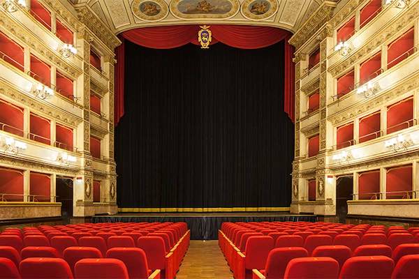 "Il Barbiere di Siviglia" di Pippo Franco apre la Stagione d'Opera