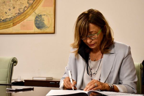 Coronavirus, la presidente Tesei firma l'ordinanza sul trasporto pubblico locale
