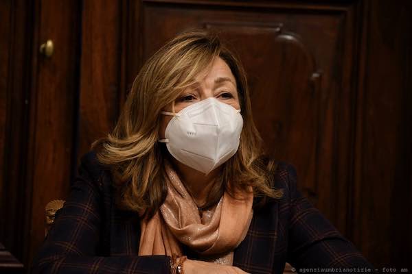 Covid-19, proroghe e restrizioni nella nuova ordinanza firmata da Tesei