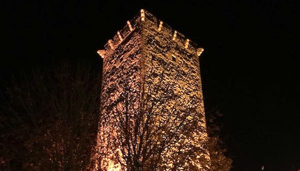 Si accende il nuovo impianto di illuminazione a led della Torre Civica